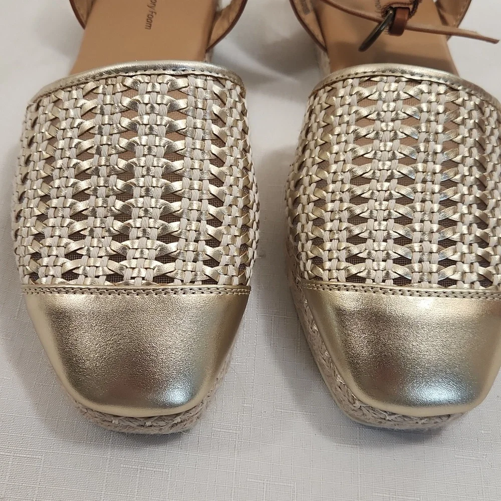Time And Tru Gold Ankle Strap Espadrille Sandals. EUC. Size 8